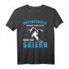 Herren Lustig Unterschätze niemals einen alten Mann auf Skier T-Shirt – Perfektes Geschenk für Wintersportler zu Weihnachten & Geburtstag