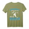 Herren Lustig Unterschätze niemals einen alten Mann auf Skier T-Shirt – Perfektes Geschenk für Wintersportler zu Weihnachten & Geburtstag