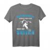 Herren Lustig Unterschätze niemals einen alten Mann auf Skier T-Shirt – Perfektes Geschenk für Wintersportler zu Weihnachten & Geburtstag
