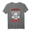 Unterschätze niemals einen alten Mann mit einem Dartpfeil T-Shirt – Lustiges Dart Motiv für Herren, Opas & Dartspieler als Geschenk für Turniere & Liga