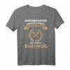 Unterschätze niemals einen alten Mann mit einem Dartpfeil T-Shirt – Lustiges Geschenk für Dartspieler im Ruhestand