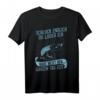 Angler T-Shirt mit lustigem Spruch 'Schluck endlich du Luder' – Witziges Geschenk für Männer, Jungs & Angler mit Humor