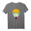 Kanu Kanufahrer Sonne und Landschaft T-Shirt – Perfektes Geschenk für Wassersportler, Kanuten und Abenteurer aus Skandinavien