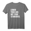 Lower Your Car - Not Your Standards! T-Shirt für Tuning-Fans mit Spruch, klassisch geschnitten und doppelt genäht