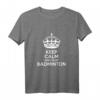 Keep Calm and Play Badminton T-Shirt – Lustiges Geschenk für Badmintonspieler und Trainer zu Weihnachten & Geburtstag