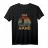 Volleyball Spieler T-Shirt mit Spruch 'Old Schmetterhand' – Klassisch geschnitten, doppelt genähter Saum, perfekt für Fans und Spieler