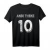 Andi Theke Lustiges Fußballtrikot für Herren - Humorvolles Fußballspieler T-Shirt für Training und Freizeit