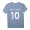 Andi Theke Lustiges Fußballtrikot für Herren - Humorvolles Fußballspieler T-Shirt für Training und Freizeit