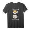 Depresso Barista Espresso Cappuccino Kaffee T-Shirt – Humorvolles Outfit für Kaffeeliebhaber & Kaffeejunkies, Spaßgeschenk für Morgenmuffel & Frühaufsteher
