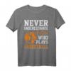Unterschätze niemals ein Mädchen, das Basketball spielt T-Shirt – Motivationsgeschenk für junge Basketballspielerinnen