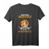 Unterschätzen Sie niemals einen alten Mann mit einem Basketball T-Shirt – Lustiges, hochwertiges Basketball Shirt für Männer