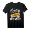 Lesen ist Eintrittskarte für Abenteuer Buchliebhaber T-Shirt – Perfektes Geschenk für Leser, Bibliothekare und Bücherfreunde