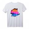 Synthwave T-Shirt mit Sonnenuntergang über Canyon und Bergen – Retro-Gitter und Vaporwave-Design für Musik- und Kunstfans