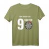 Lustiges Darts Spruch T-Shirt: Und wieder ein 9 Darter (3x Triple 1) - Perfektes Geschenk für Dartfans & Hobbyspieler mit Humor