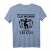 Cooles Tai Chi Geschenk für Frauen - Lustiges Never Underestimate Old Woman T-Shirt für Sport, Meditation & Yin Yang Fans