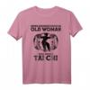 Cooles Tai Chi Geschenk für Frauen - Lustiges Never Underestimate Old Woman T-Shirt für Sport, Meditation & Yin Yang Fans