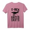 T rex Hates Darts Lustiges Dinosaurier Dart T-Shirt für Männer, Frauen & Kinder – Perfekt für Wettkämpfe, Turniere & Geschenke