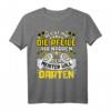 REICHT MIR DIE PFEILE DER MEISTER WILL DARTEN! Dartspieler T-Shirt – Perfektes Geschenk für Dartfans, Geburtstage & Vatertag