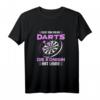 Bringt Der Chefin Die Pfeile Dart Spielerin Cooles Darts T-Shirt - Lustiges Geschenk für Damen, Frauen & Mädchen für Turniere, Verein & Geburtstag