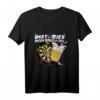 Dart und Bier darum bin ich hier T-Shirt – Lustiges Dart Spieler Motiv für Männer