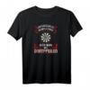 Herren Dart T-Shirt mit Spruch - Unterschätze Niemals Einen Alten Mann Mit Dartpfeilen, Perfekt für Geburtstage, Vatertag & Dart Turniere