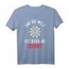 Und die Welt ist doch eine Scheibe Dart Sprüche T-Shirt – Lustiges Geschenk für Dartspieler und Fans zu Geburtstag und Weihnachten