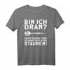 Dart Spruch T-Shirt 'Bin ich dran? Lustiges Dart Shirt' – Perfektes Geschenk für Dartspieler und Dartfans