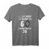60 Geburtstag Dart T-Shirt – Lustiges Triple 20 Motiv für Dartspieler, Dartfans und Geburtstagskinder
