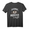 Ruhe Der Meister Wirft Dart T-Shirt - Lustiges Dart Outfit für Dartspieler, Turniere & Vereinsfeste