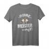 Ruhe Der Meister Wirft Dart T-Shirt - Lustiges Dart Outfit für Dartspieler, Turniere & Vereinsfeste