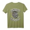 Unterschätze niemals einen alten Mann mit Dartpfeil T-Shirt - Lustiges Geschenk für Dartspieler, Freunde & Familie zu Geburtstagen & Weihnachten