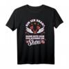 Lustiges Dart Show Profi Dart Motiv T-Shirt - Witziges Geschenk für Dartspieler, Dartfans & Teams zum Geburtstag