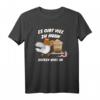 Lustiges Hühner Outfit T-Shirt mit Spruch 'Es gibt viel zu Huhn hacken wirs an' – Perfektes Geschenk für Landwirte, Hühnerbesitzer und Züchter