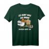 Lustiges Hühner Outfit T-Shirt mit Spruch 'Es gibt viel zu Huhn hacken wirs an' – Perfektes Geschenk für Landwirte, Hühnerbesitzer und Züchter