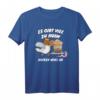 Lustiges Hühner Outfit T-Shirt mit Spruch 'Es gibt viel zu Huhn hacken wirs an' – Perfektes Geschenk für Landwirte, Hühnerbesitzer und Züchter