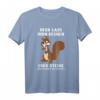 Büro Humor Eichhörnchen Herr Lass Hirn regnen oder Steine T-Shirt – Lustiges Geschenk für Kollegen und Freunde gegen Büro stress