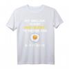 My English Is Not The Yellow From The Egg But it Goes Spruch T-Shirt – Lustiges Geschenk für Englisch-Lerner & Humorliebhaber