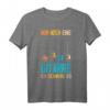 Nur Noch Eine Gitarre Ich Schwöre Es - Lustiges Gitarristen T-Shirt für Rockfans, Musiker & Bandmitglieder