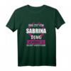 Witziges Sabrina T-Shirt - Personalisiertes Namensoutfit für Frauen & Mädchen als Geschenk zum Geburtstag oder Taufname