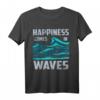 Glück kommt in Wellen, Surfen und Wellenreiten T-Shirt – Vintage Wellendesign für Surfer, Wassersportler & Strandliebhaber