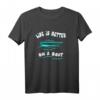 Life Is Better On A Boat T-Shirt - Lustiges Geschenk für Bootsfahrer, Segler & Wasserliebhaber für Weihnachten & Geburtstag