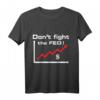 Don't Fight The FED T-Shirt – Witziges Börsen- und Währungsgeschenk für Trader, Anleger & US-Dollar-Liebhaber