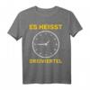 Dreiviertelzeitgeschenk für Ossi Ostdeutsch - Humorvolles DDR-inspiriertes T-Shirt für Ostdeutsche und DDR-Fans