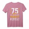 75. Geburtstag Mann Frau T-Shirt - Lustiges Design für 75 Jahre mit Spruch '75 Jahre hat es gedauert aber jetzt bin ich praktisch perfekt'
