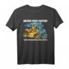 Fahre nie schneller als dein Schutzengel fliegen T-Shirt – Lustiges Motorrad T-Shirt für Frauen und Bikerinnen mit Humor