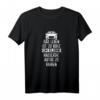 Das Leben Ist Zu Kurz Um Kleine Hässliche Autos Zu Fahren T-Shirt – Für Motorsport- und Autoliebhaber, perfekt als Geschenk zu Weihnachten, Geburtstag oder Vatertag