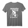 E-Bike Fahrer Geschenk T-Shirt - Witziges Pedelec & Elektrofahrrad T-Shirt für Radfahrer, Geburtstags- & Weihnachtsgeschenk