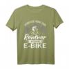 Unterschätze niemals einen Rentner mit einem E-Bike Fahrrad T-Shirt – Perfektes Geschenk zum Geburtstag, Ruhestand oder Weihnachten für Radfahrer und Fahrradliebhaber