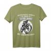 Rad Unterschätze Niemals Einen Alten Mann Auf Einem Fahrrad T-Shirt – Motivationsshirt für Fahrradfahrer, Mountainbiker & Rennradler