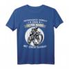 Rad Unterschätze Niemals Einen Alten Mann Auf Einem Fahrrad T-Shirt – Motivationsshirt für Fahrradfahrer, Mountainbiker & Rennradler